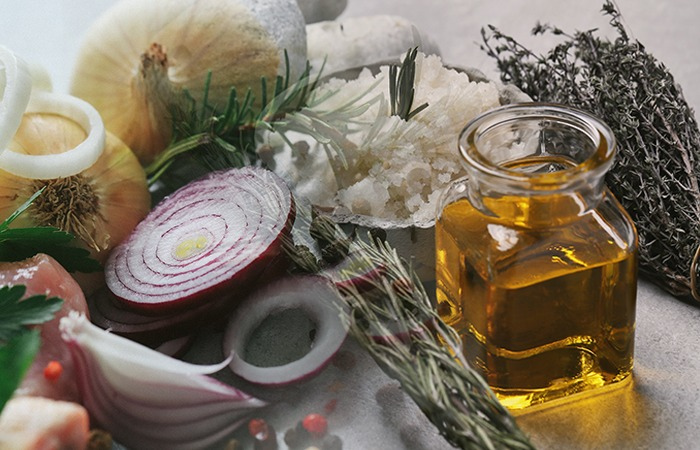 Benefits of Using Onion Hair Oil: Is Onion Oil Good for Hair?